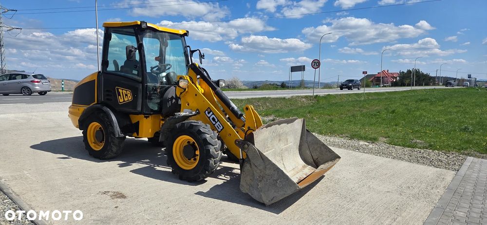 JCB 406 - 10