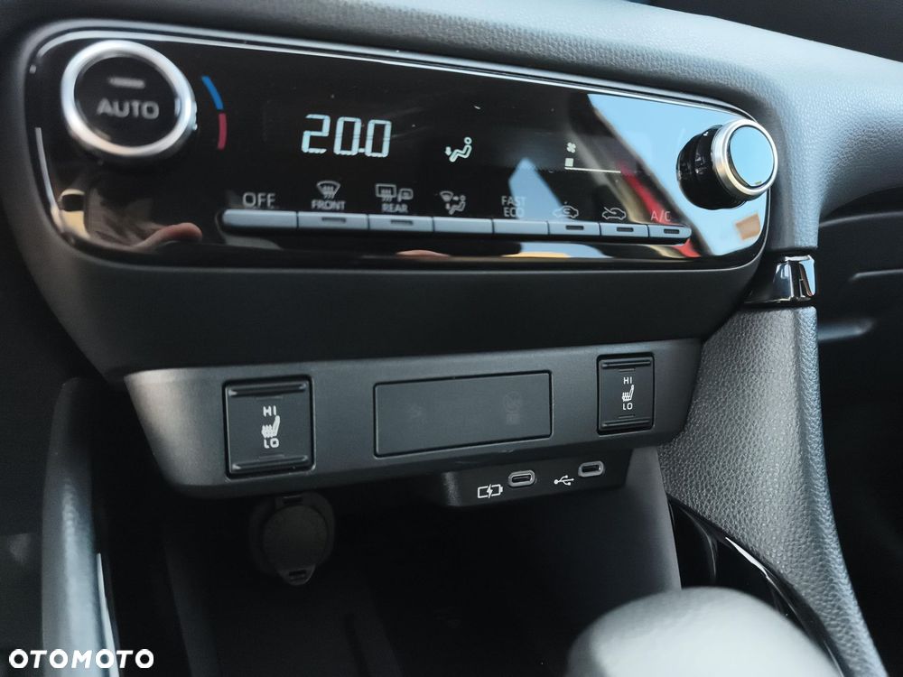 Toyota Yaris Hybrid 1.5 Style - 24