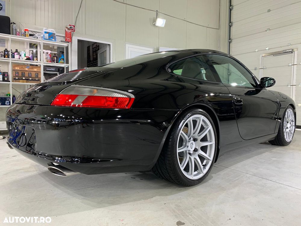 Porsche 911 Carrera - 10