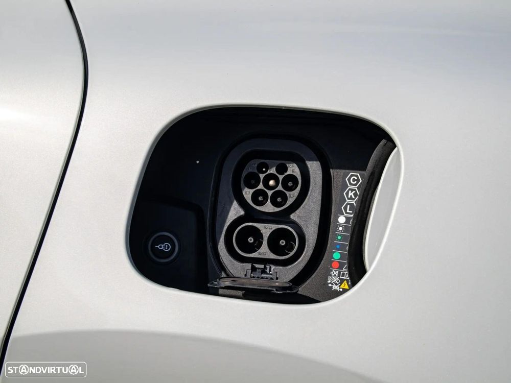Porsche Macan Electric - 15