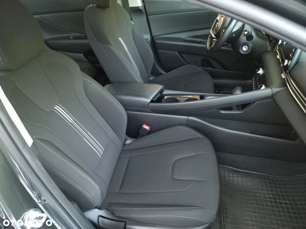 Hyundai Elantra 1.6 Smart CVT - 23