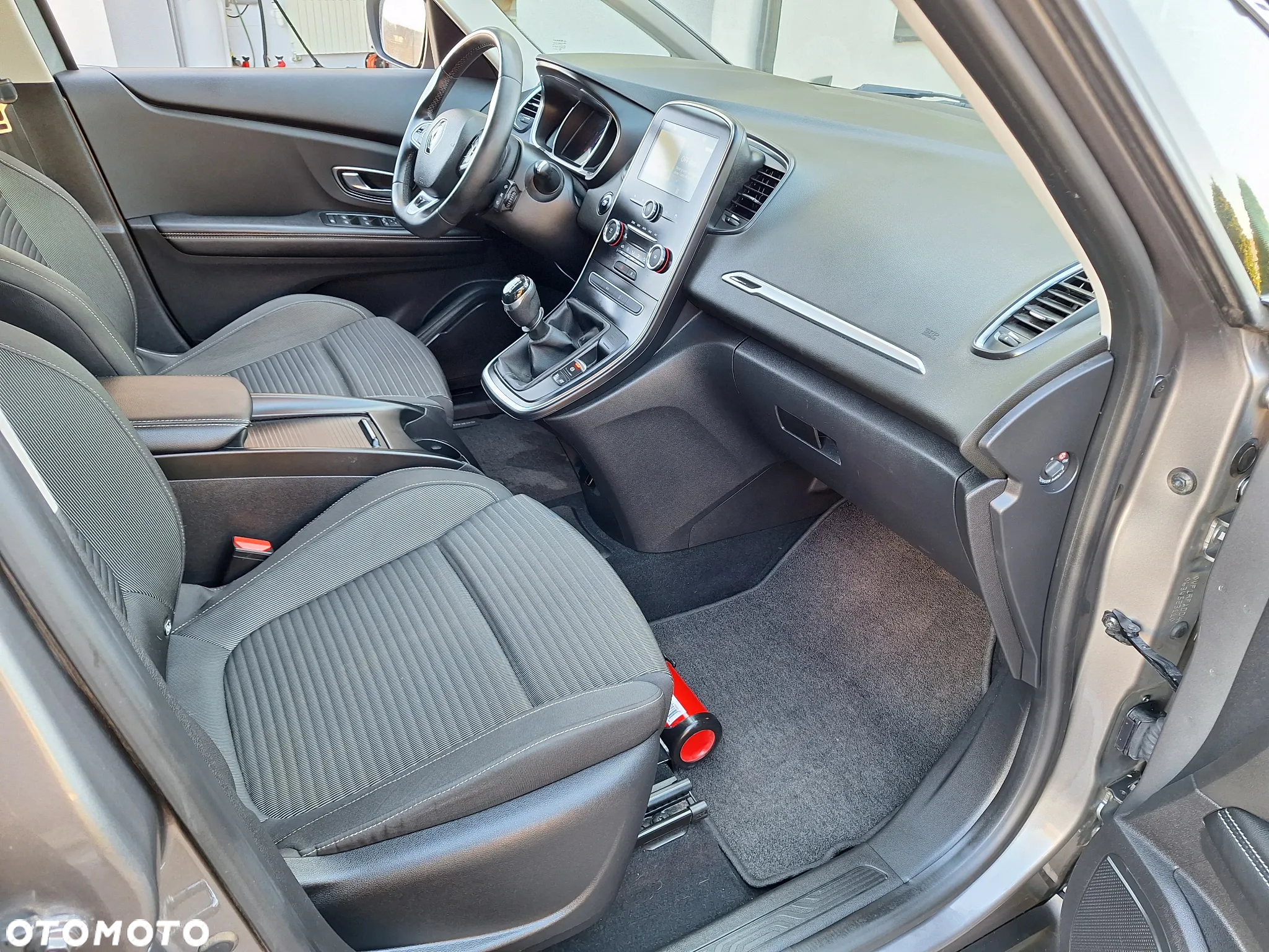 Renault Scenic BLUE dCi 120 LIMITED - 29