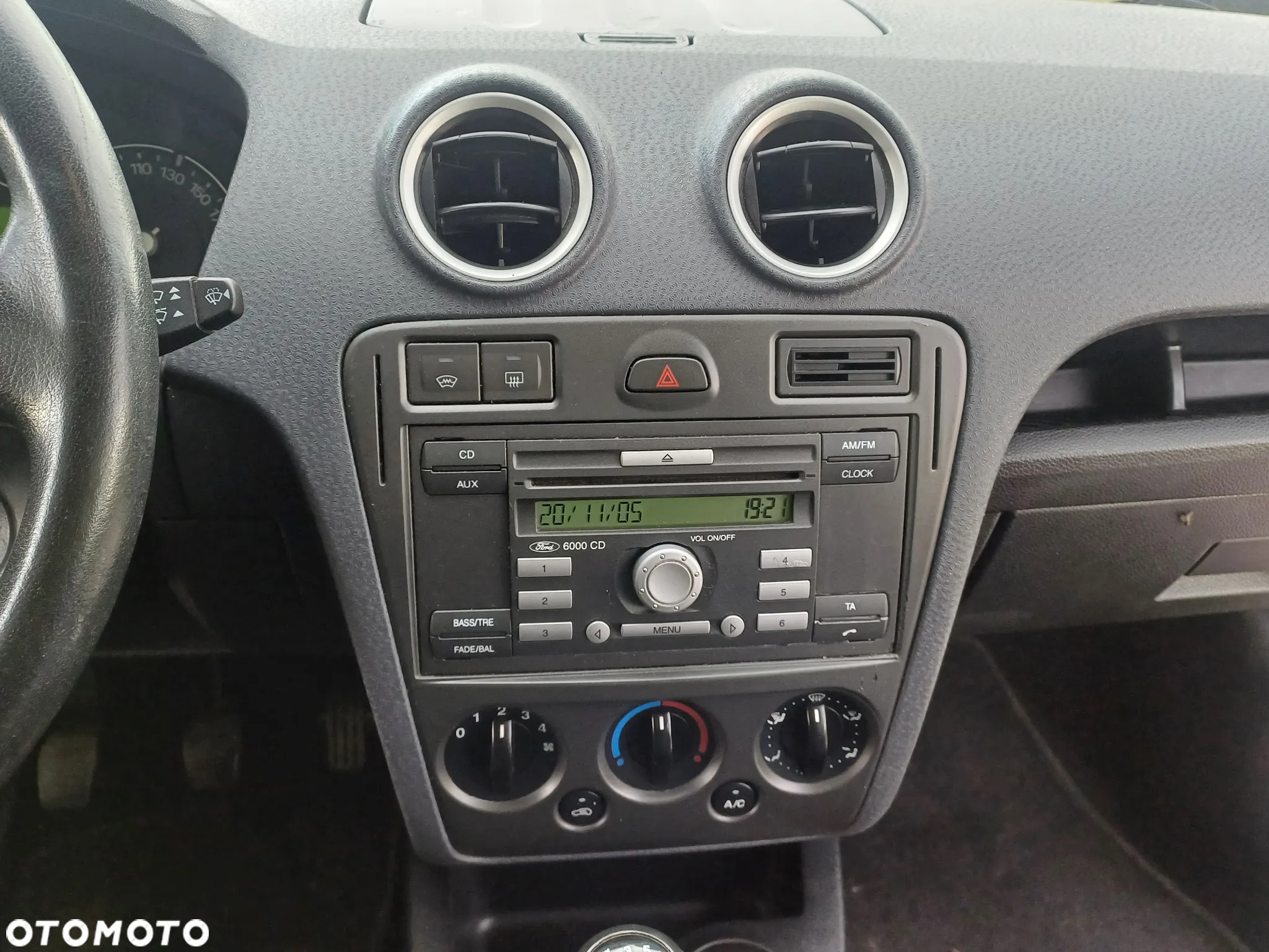 Ford Fusion 1.4 Ambiente - 26
