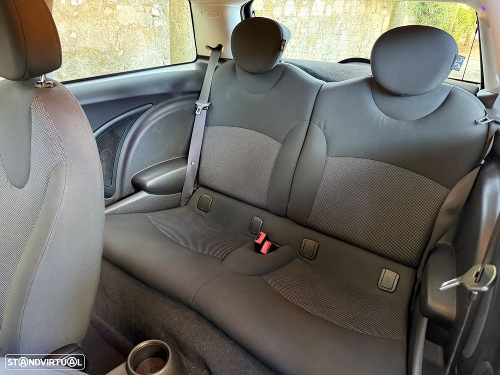 MINI 3 Portas One - 17