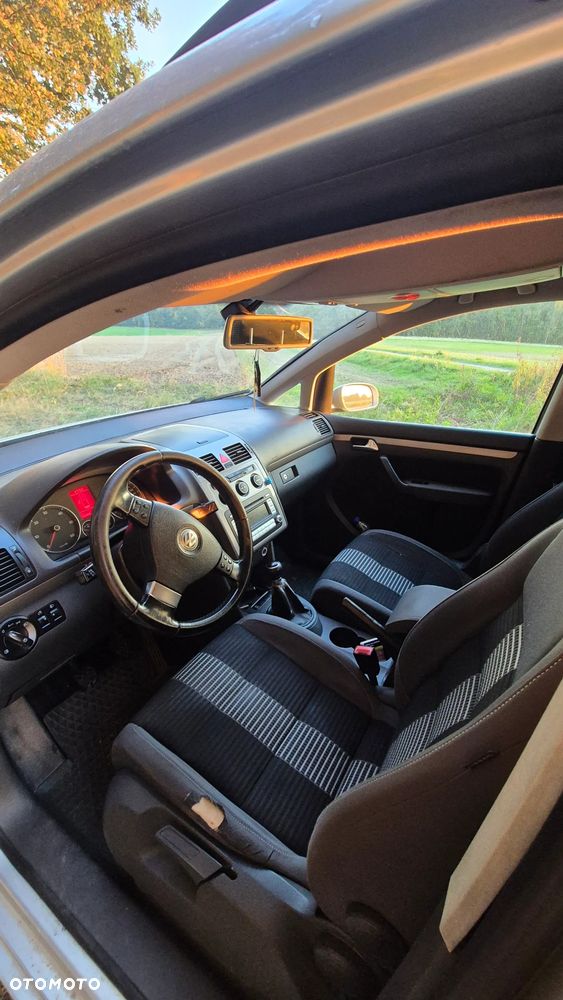 Volkswagen Touran - 8