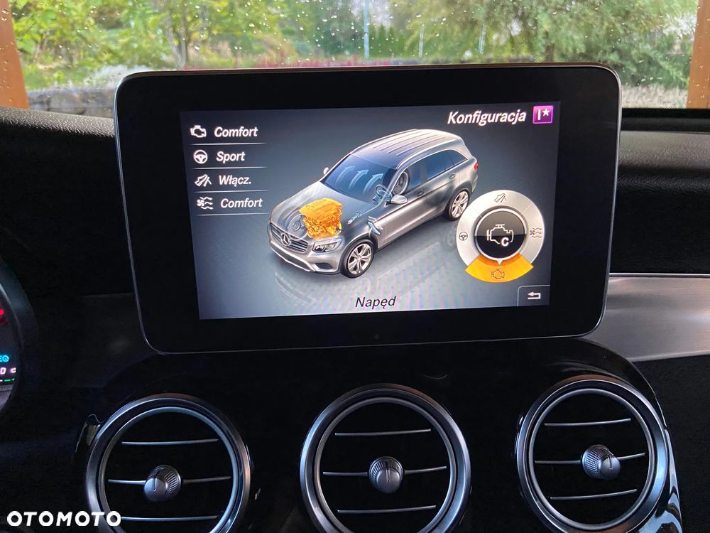 Mercedes-Benz GLC - 30