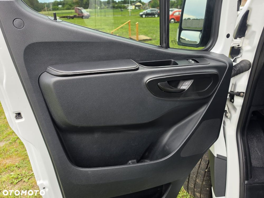 Mercedes-Benz Sprinter 907 - 15