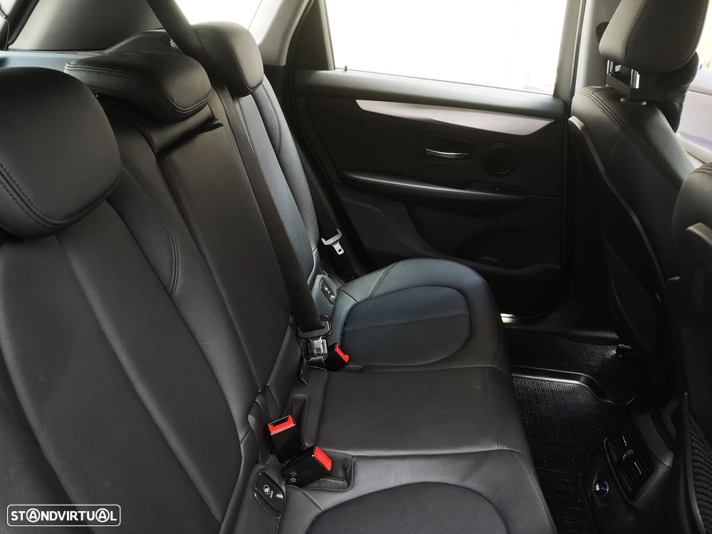 BMW 218 Active Tourer d Luxury Line - 10