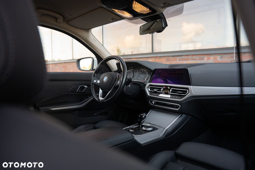 BMW Seria 3 318i Sport Line - 28