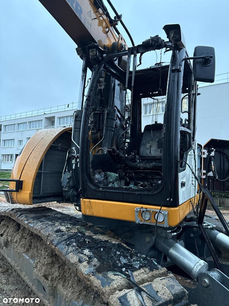Liebherr R922 - 17