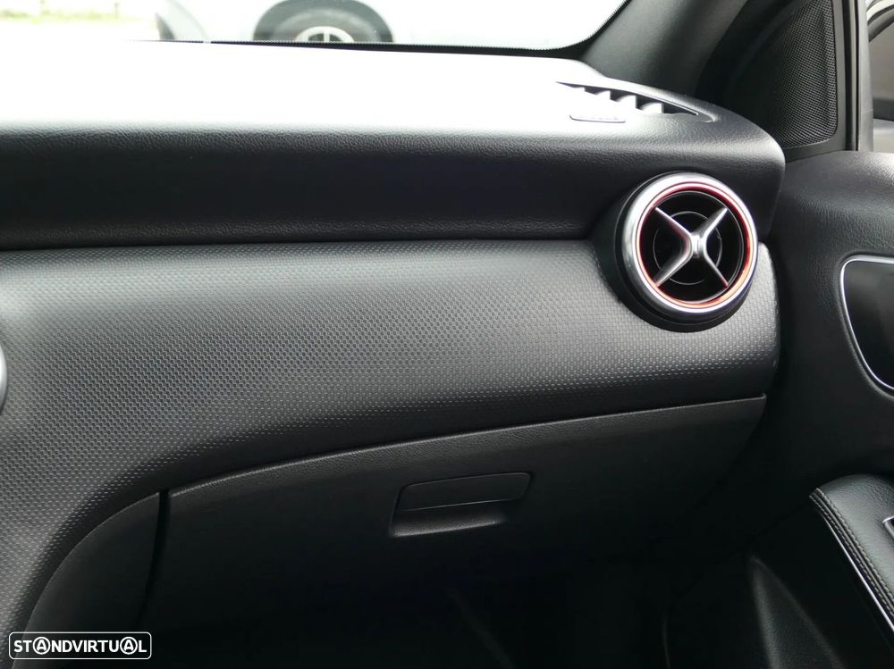 Mercedes-Benz A 180 d AMG Line - 32