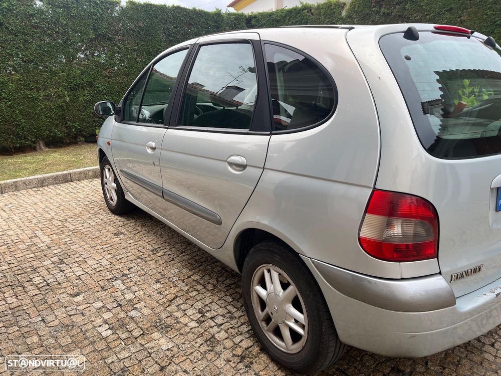 Renault Mégane Scénic - 2
