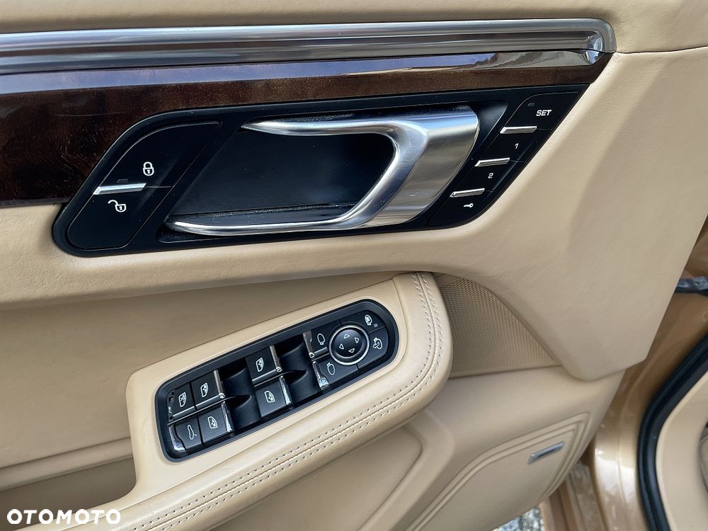 Porsche Macan Turbo PDK - 18