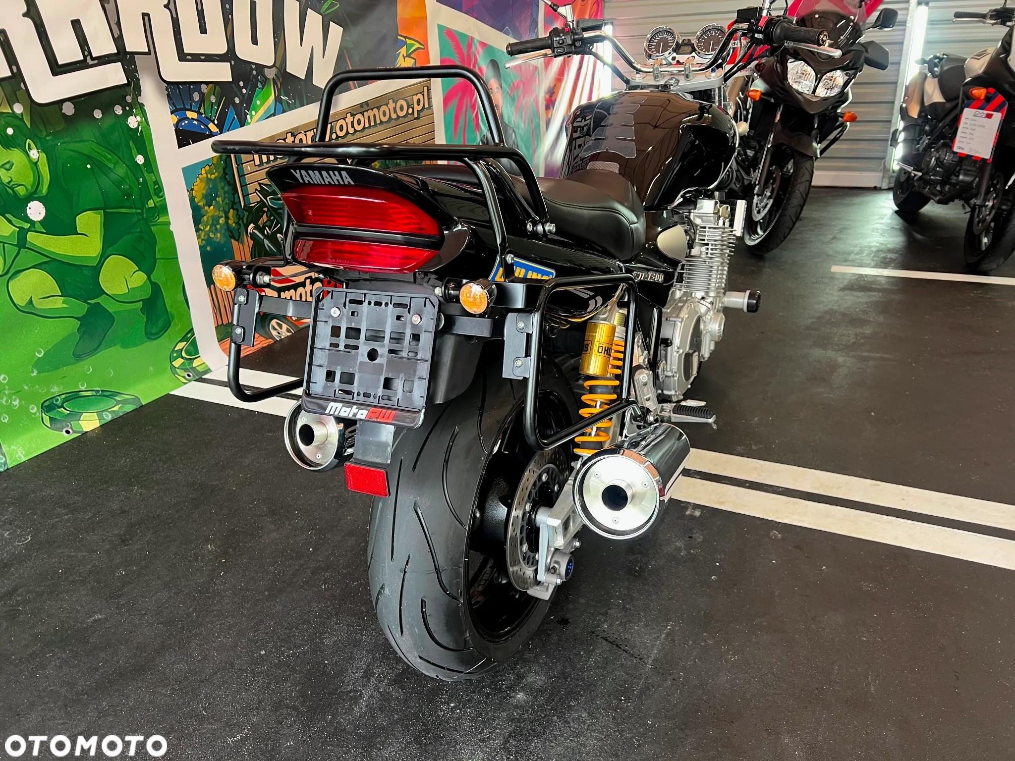 Yamaha XJR - 16