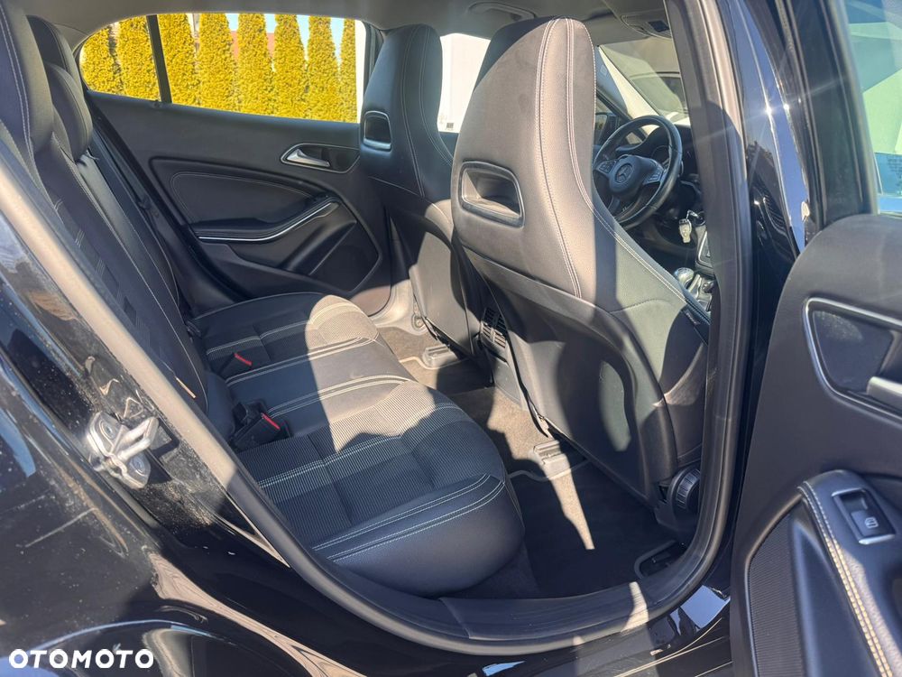 Mercedes-Benz GLA 180 d - 21