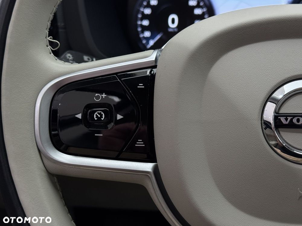 Volvo XC 60 - 24