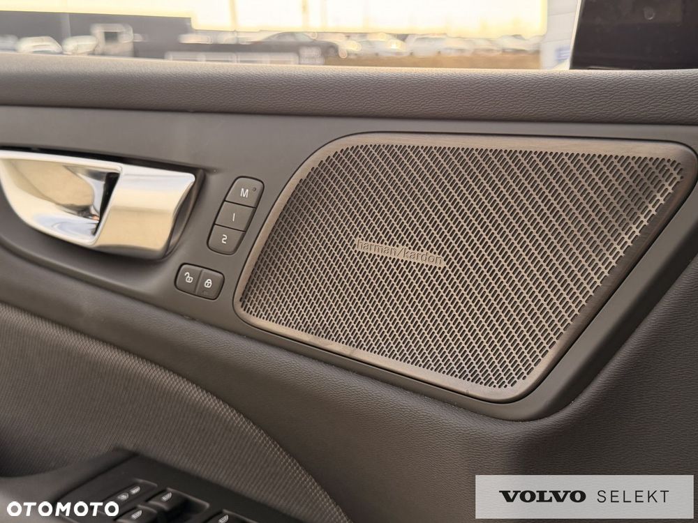 Volvo V60 Cross Country - 11