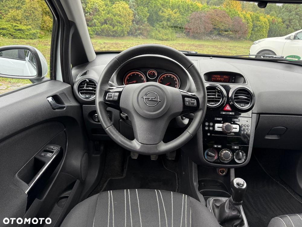 Opel Corsa 1.4 16V Cosmo - 29