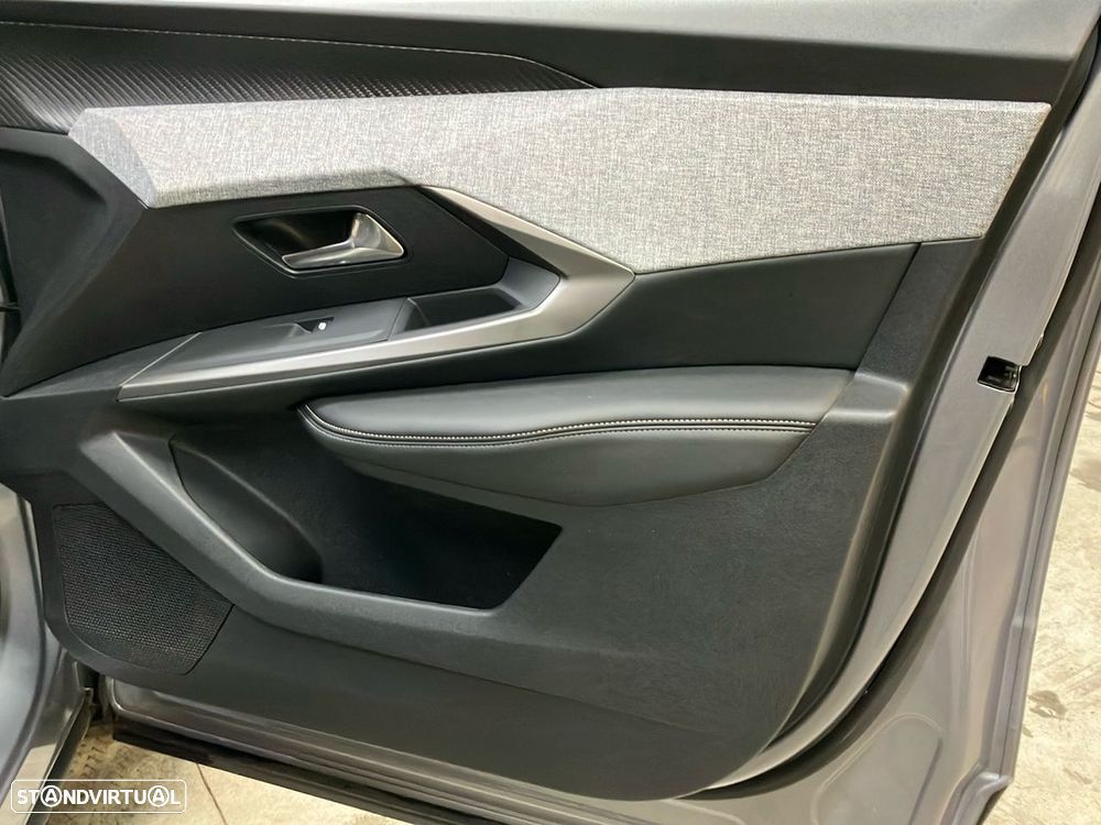 Peugeot 3008 1.2 Hybrid Allure e-DCS6 - 19