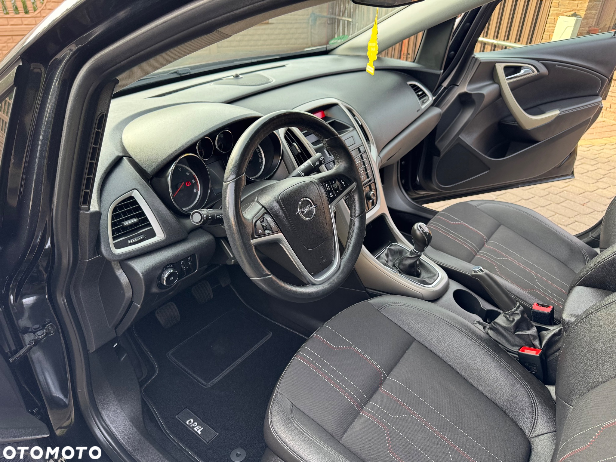 Opel Astra 1.4 150 Jahre - 9