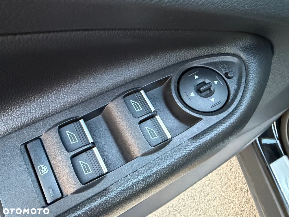 Ford Kuga 2.0 TDCi 2x4 Titanium - 20