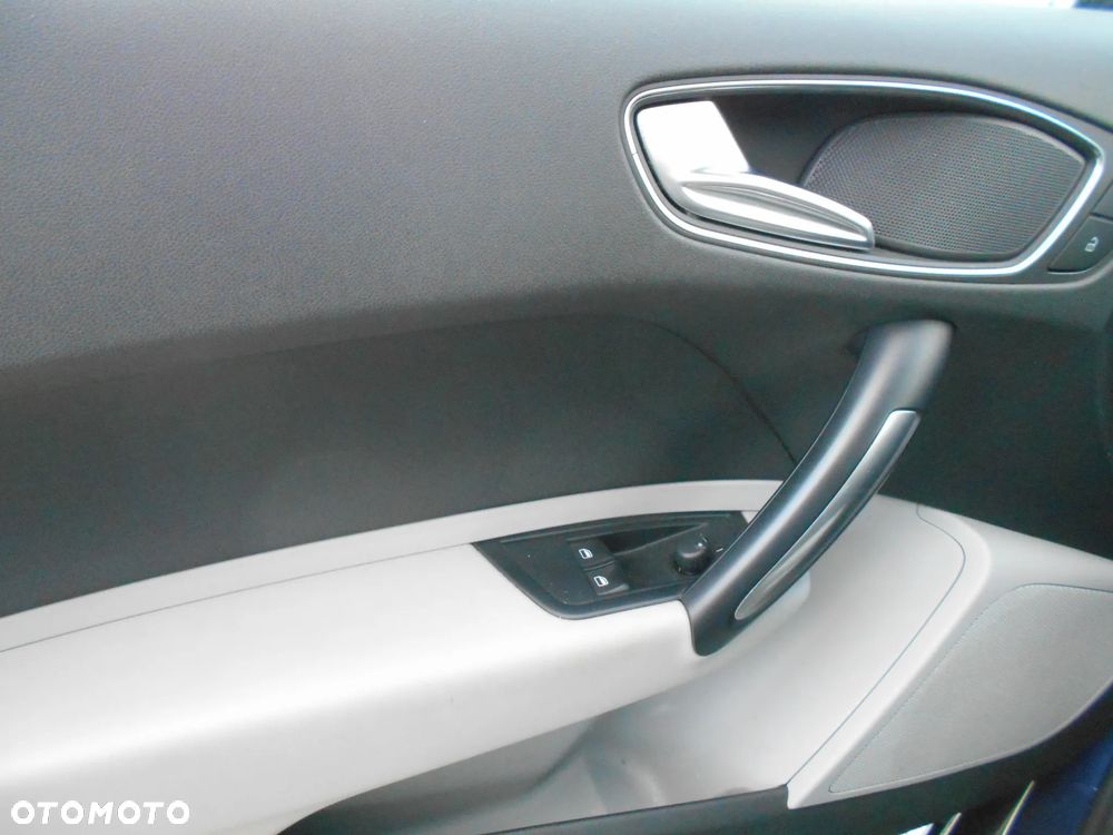 Audi A1 3-drzwiowe 1.6 TDI S line edition - 4