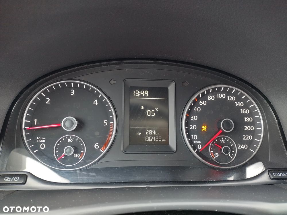Volkswagen Touran 1.6 TDI DPF BlueMotion Technology Trendline - 16