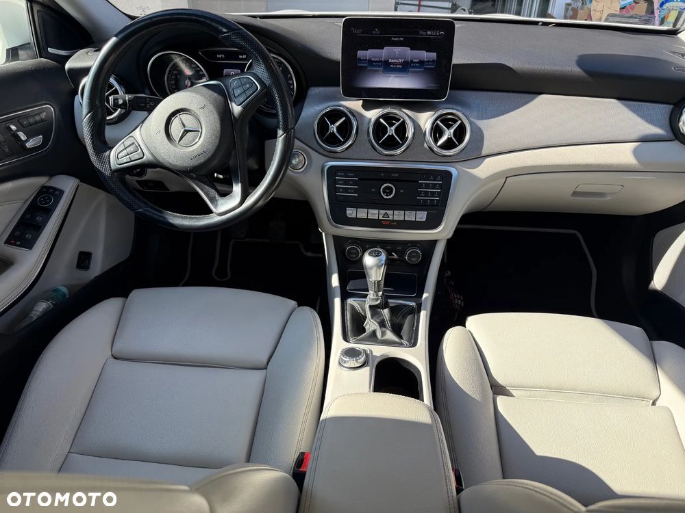 Mercedes-Benz GLA - 11