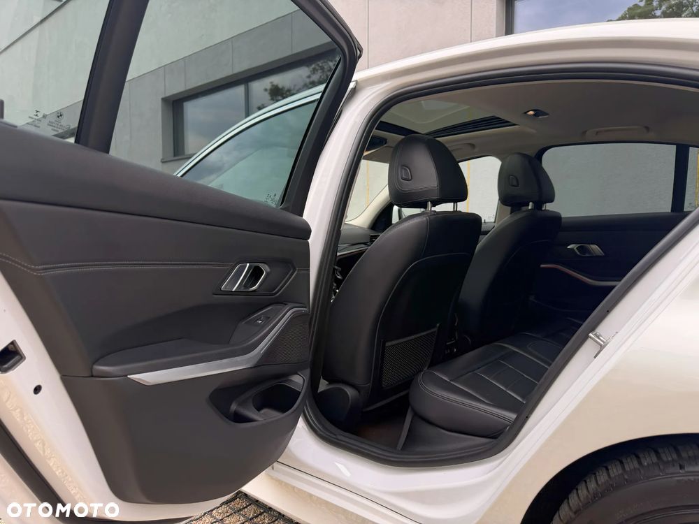 BMW Seria 3 320i Edition Luxury Line Purity - 15