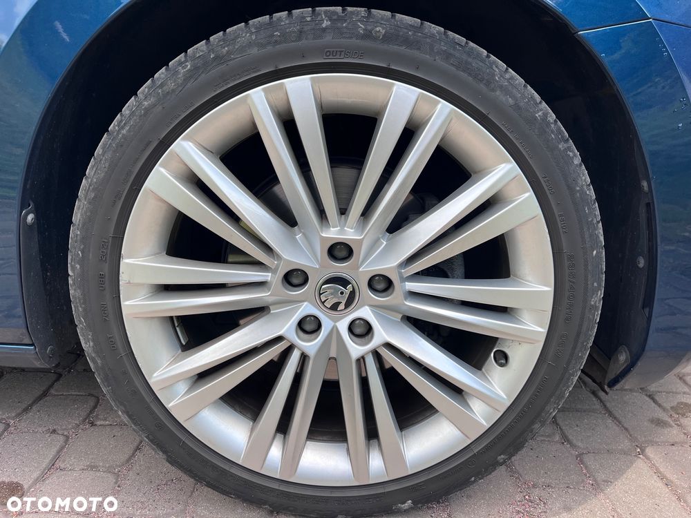 Skoda Superb 2.0 TDI DSG Premium Edition - 24