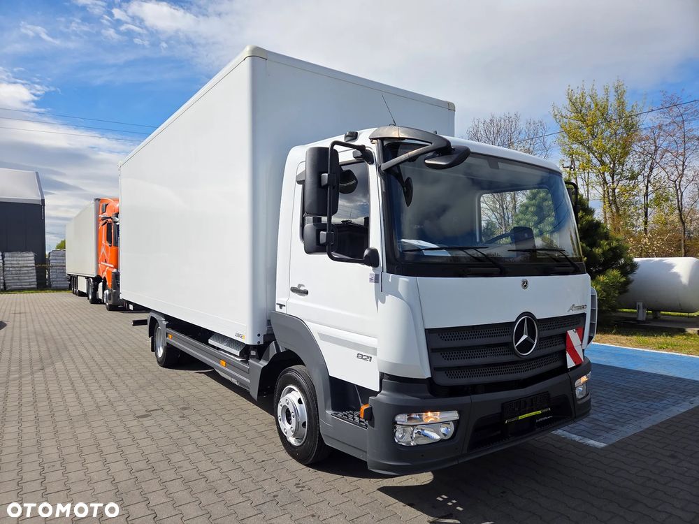 Mercedes-Benz Atego 821