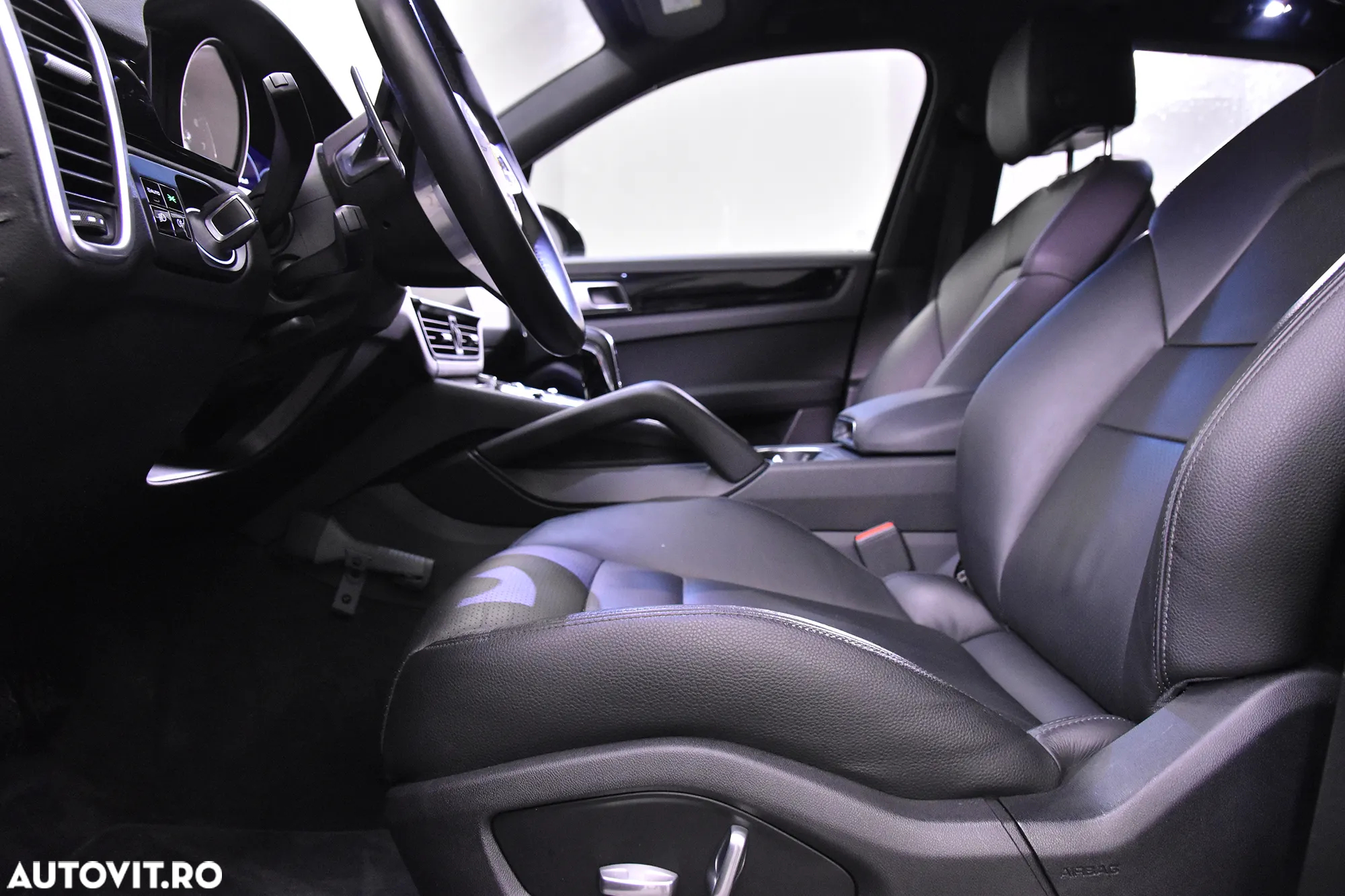 Porsche Cayenne - 24