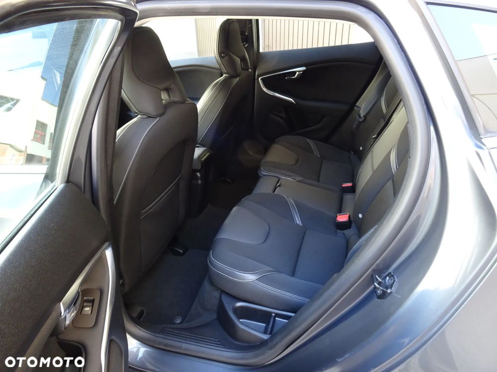 Volvo V40 D2 Momentum - 8
