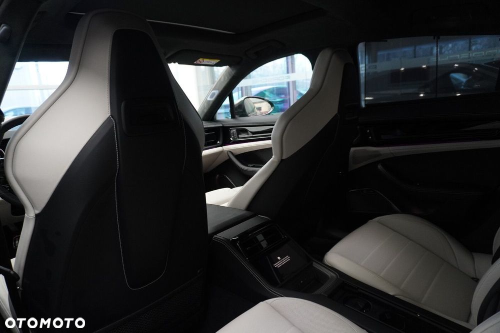 Porsche Panamera - 32