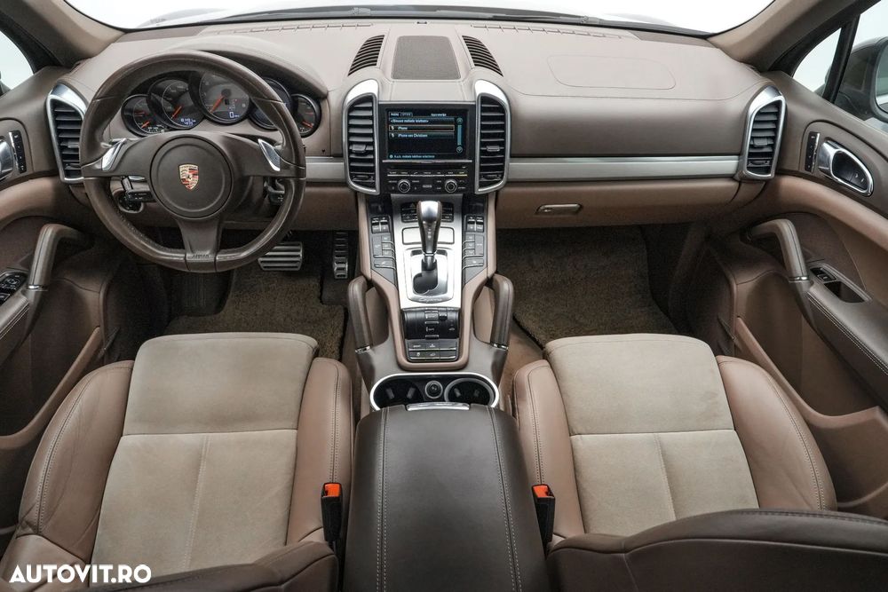 Porsche Cayenne - 8