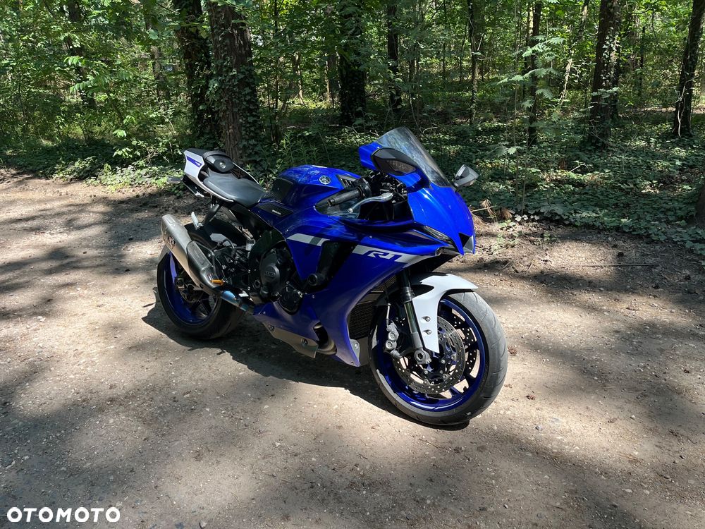 Yamaha R1 - 1