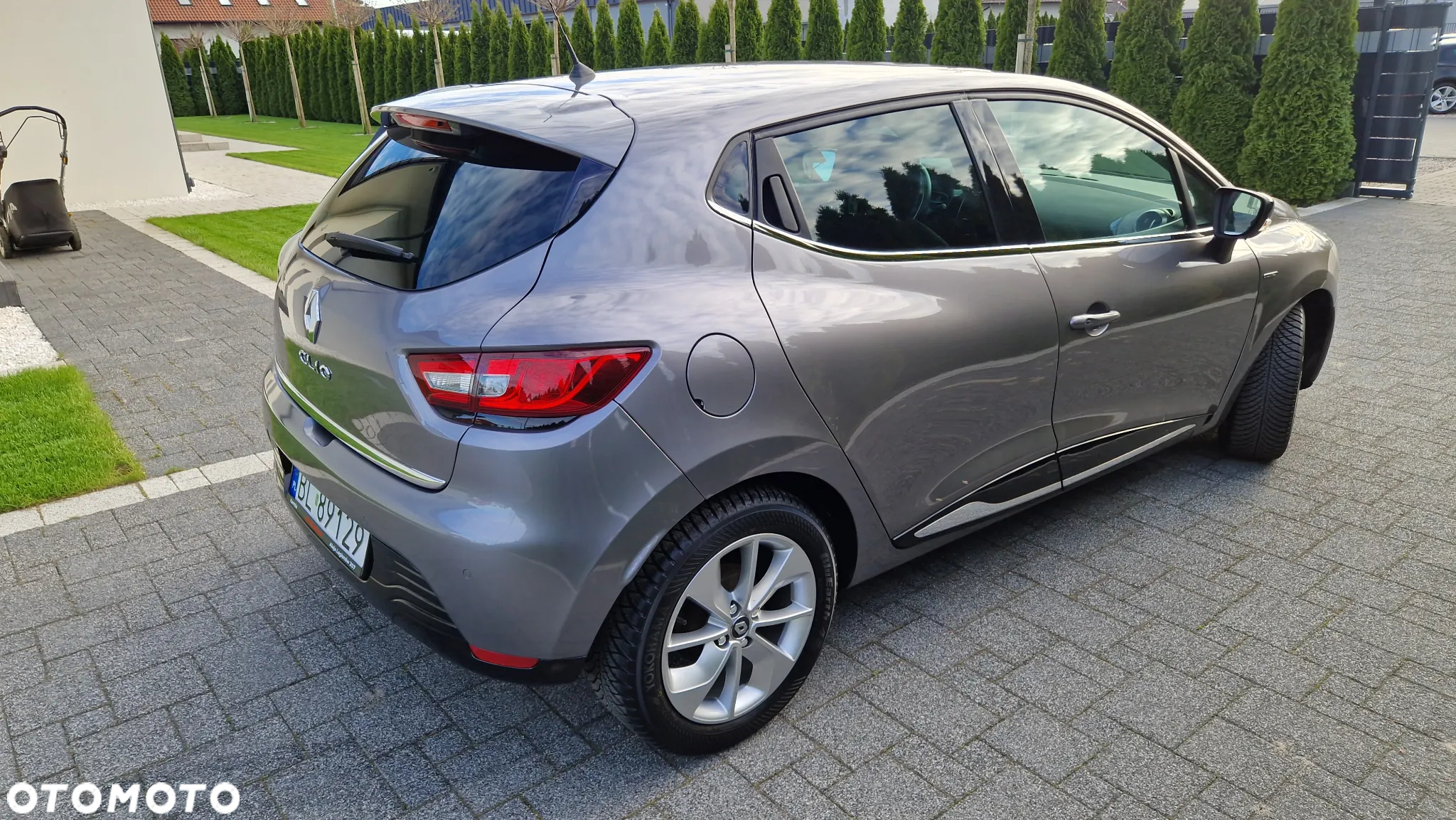Renault Clio 1.2 16V 75 Limited - 23