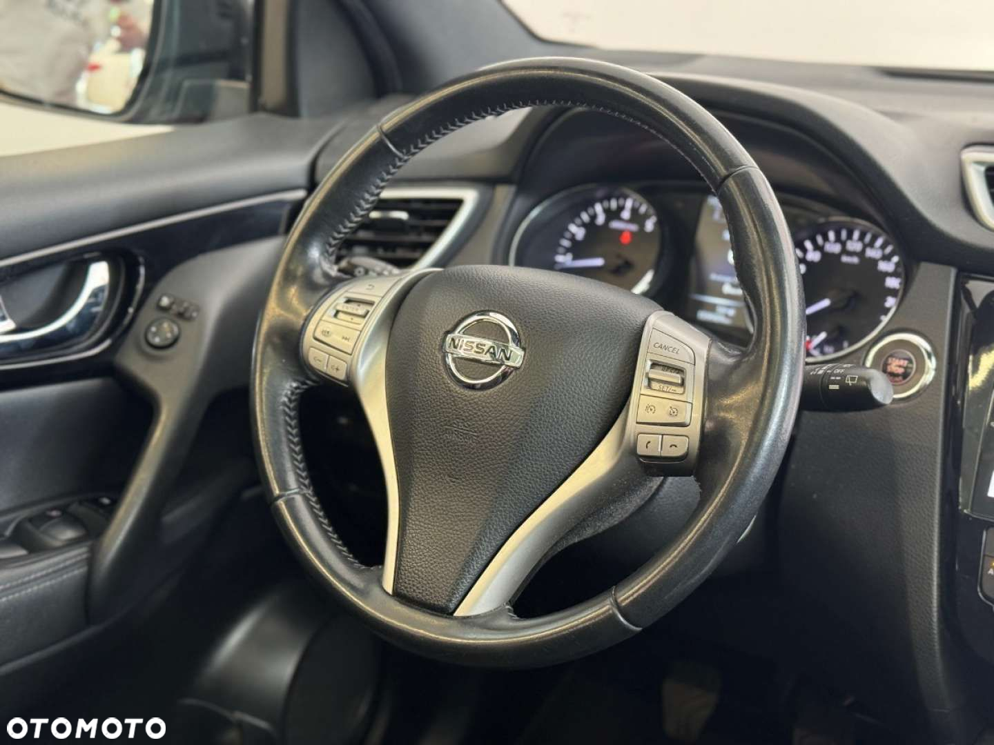 Nissan Qashqai 1.6 DIG-T N-Connecta - 28