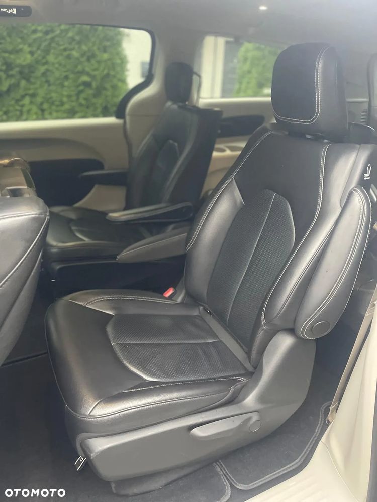 Chrysler Pacifica - 13