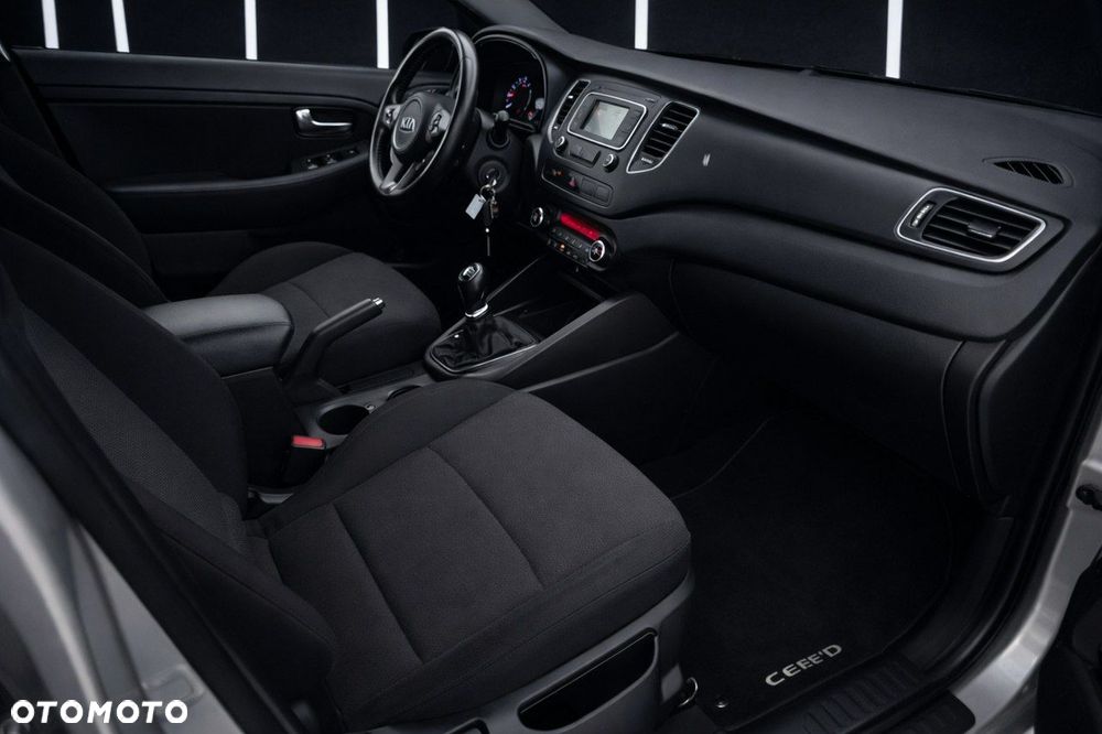 Kia Carens - 10