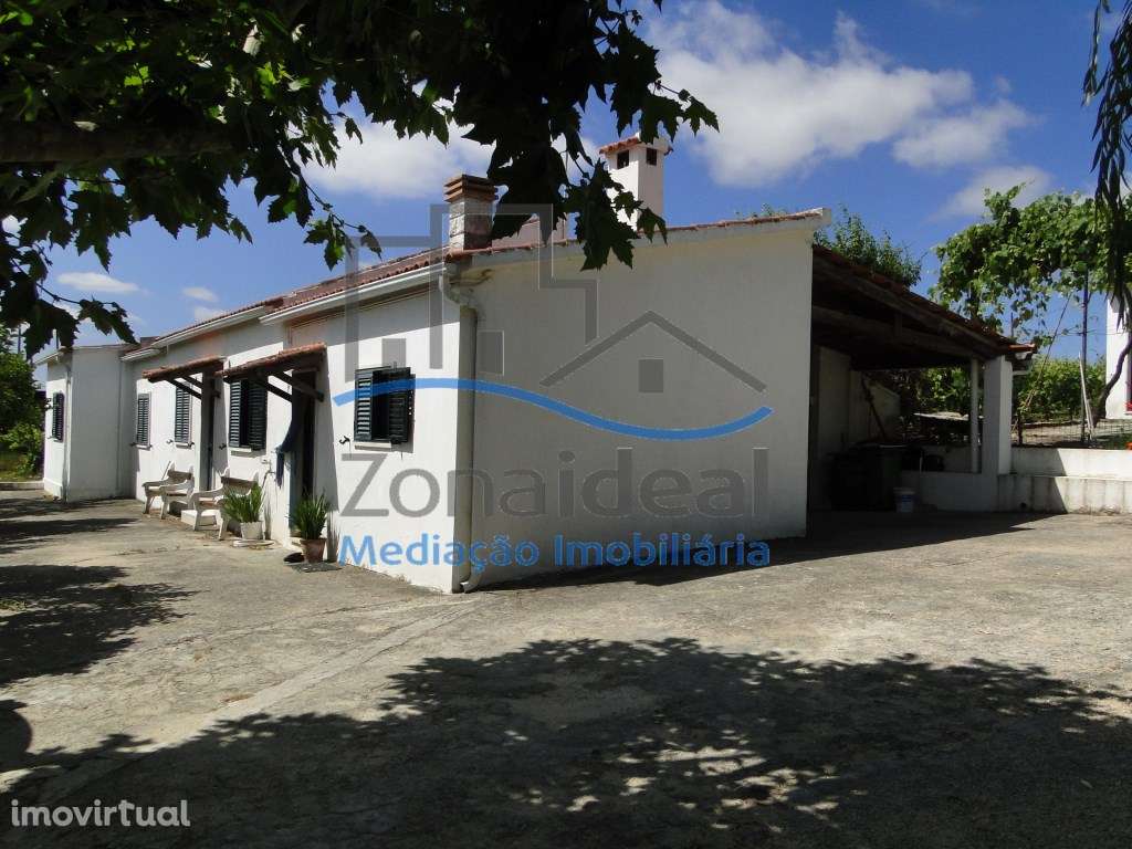 Quinta com casa de habitação e terreno, localizada perto de Alenquer. - Grande imagem: 2/34