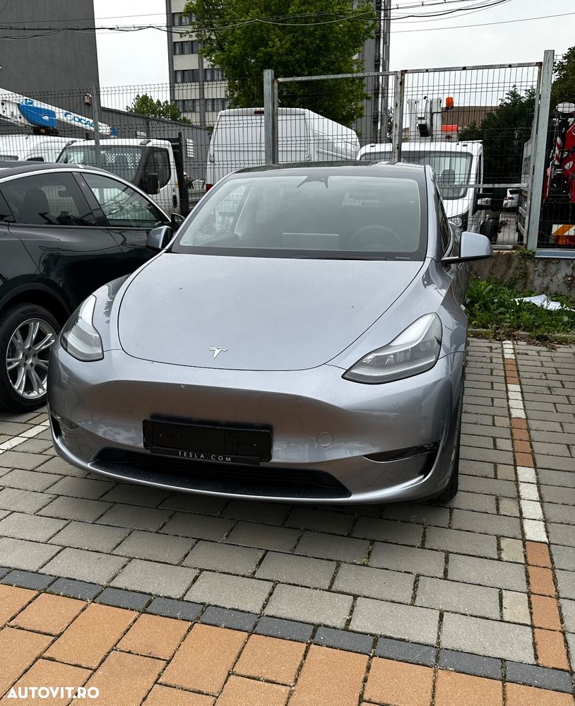 Tesla Model Y AWD Performance - 1