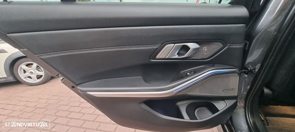 BMW 318 d Touring Line Sport Auto - 52