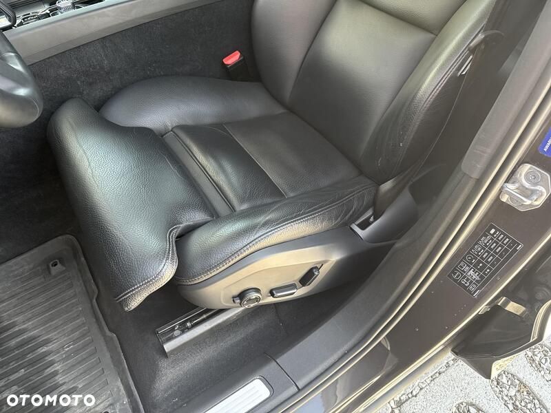 Volvo XC 60 B4 B Plus Dark - 13