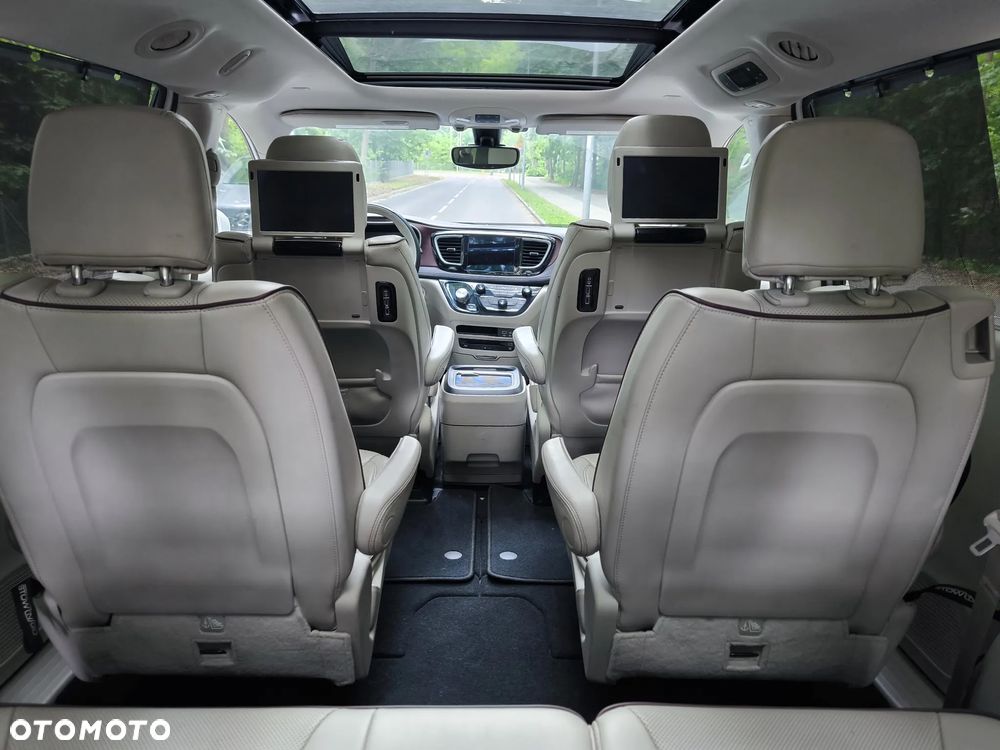 Chrysler Pacifica - 17