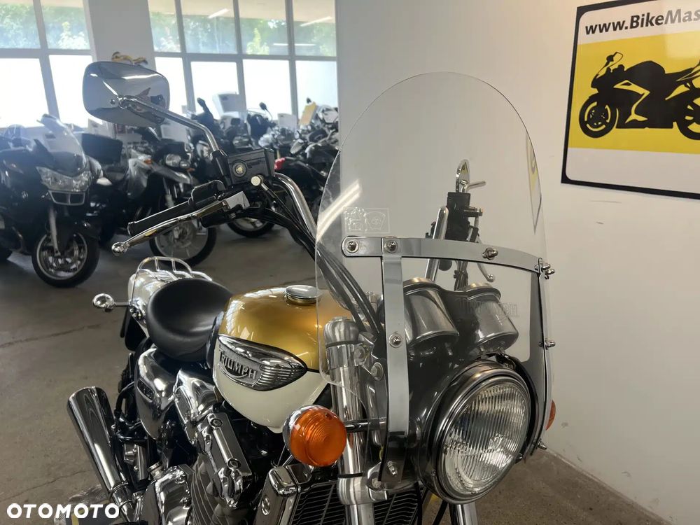 Triumph Adventurer - 9