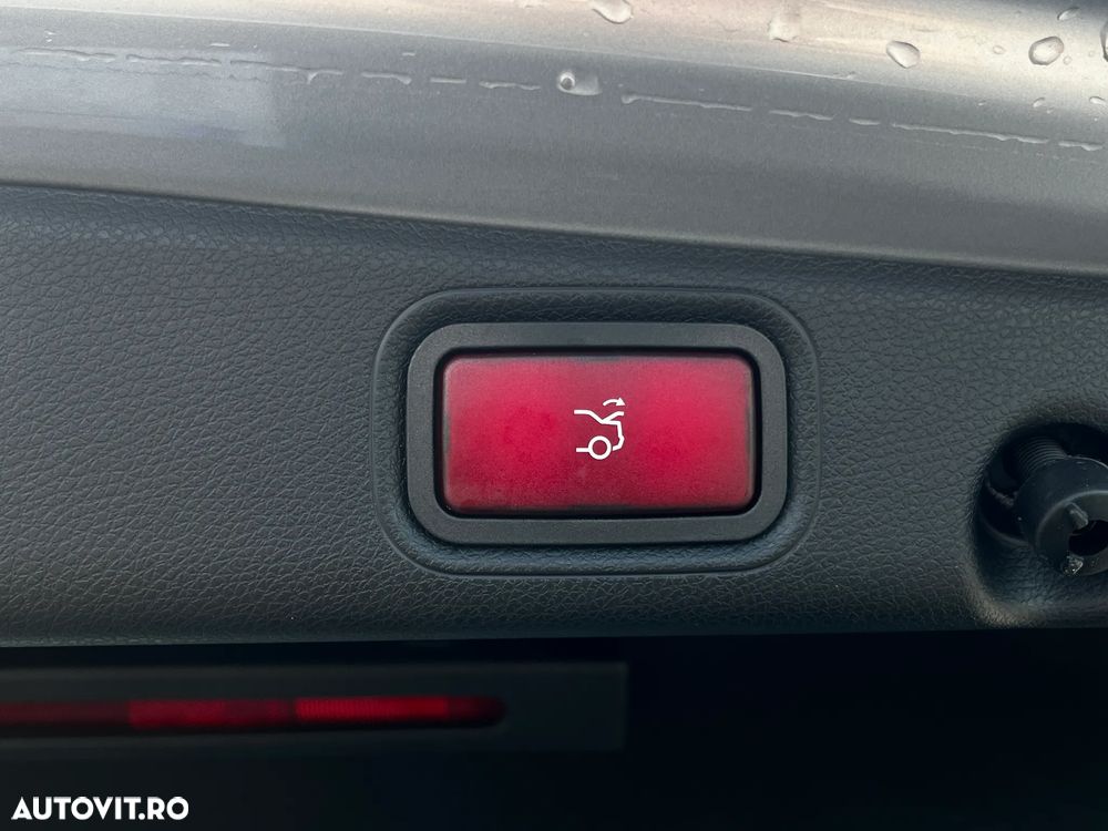 Mercedes-Benz E 300 9G-TRONIC - 32