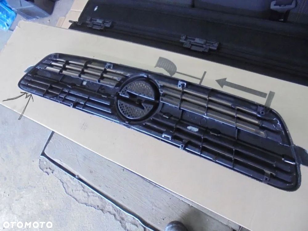 OPEL MERIVA A  GRILL ATRAPA - 3