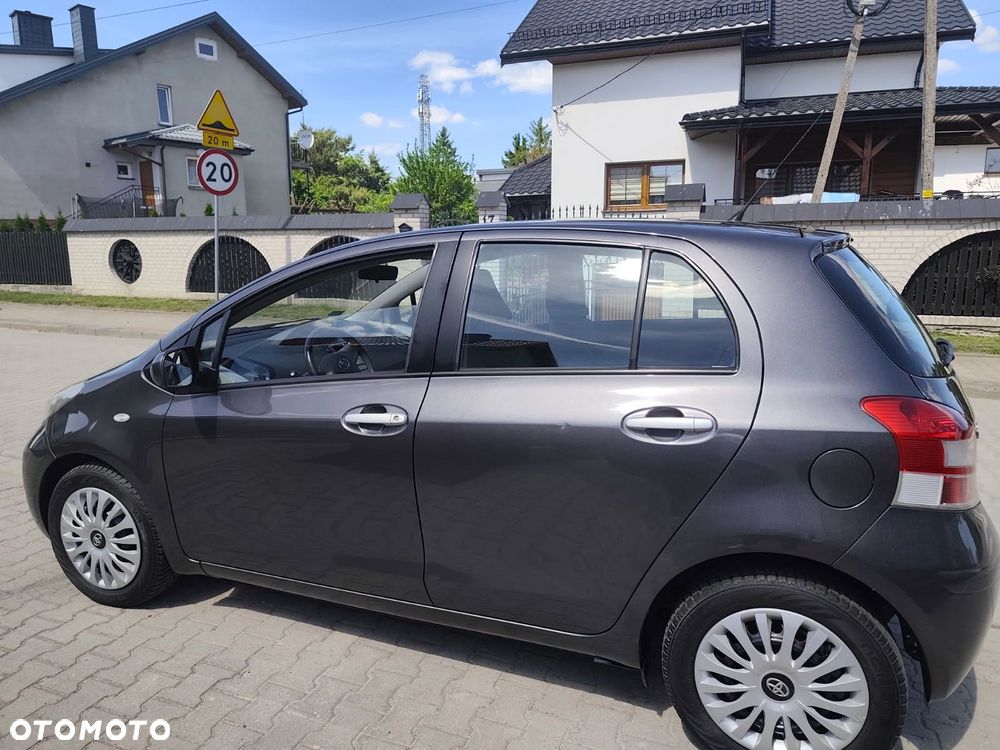Toyota Yaris - 2