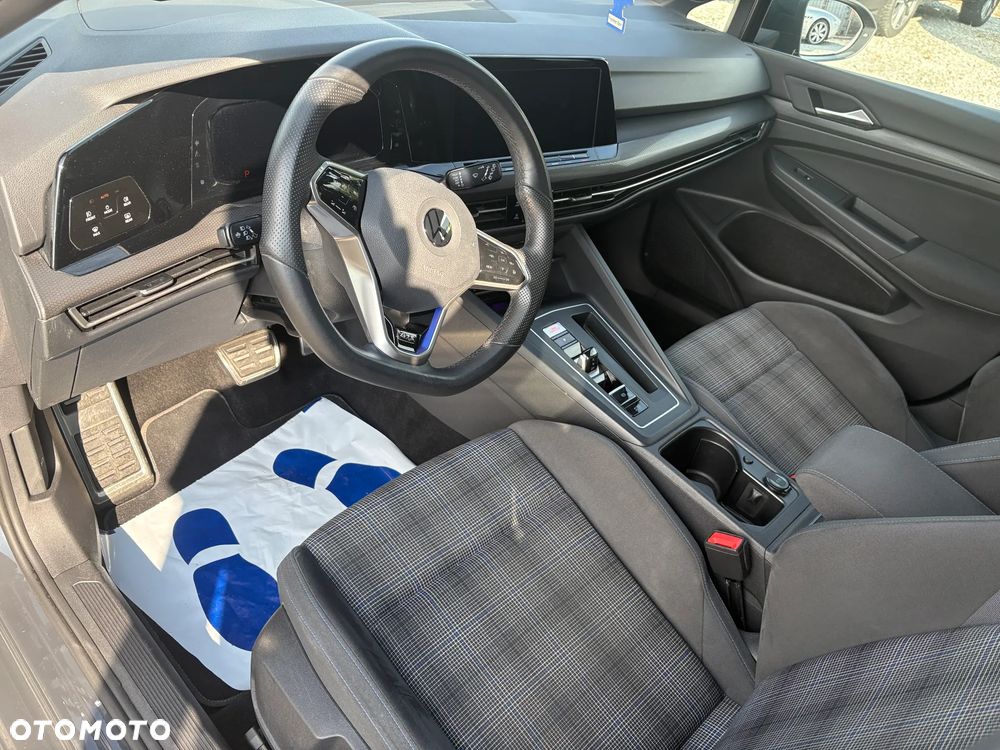 Volkswagen Golf - 10